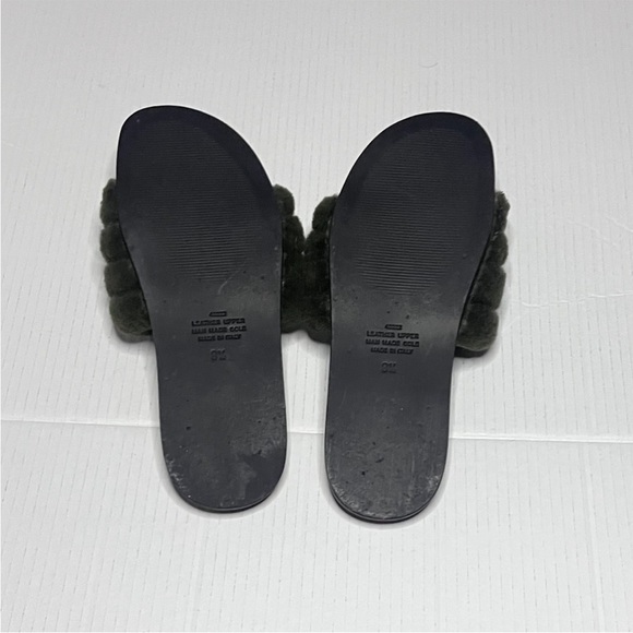 Garnet Hill Daria Slides - Picture 6 of 11